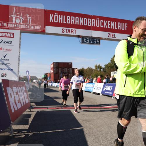 03.10.2025 - Köhlbrandbrückenlauf Lena Gebhardt http://msf.ph/oto/9070358 03.10.2025 13:35:34 Ziel 4434, 4440, 4949, 5140, 5356, 5517, 5539, 5548, 5575, 5680, 6283, 6358, 6396, 6411 meine-sportfotos.de