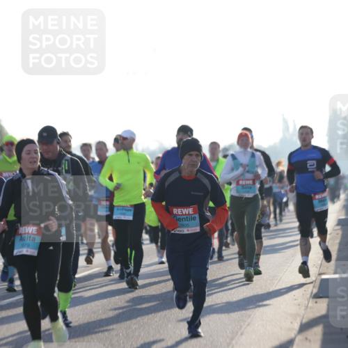 03.10.2025 - Köhlbrandbrückenlauf Jannik Wohlers http://msf.ph/oto/9070364 03.10.2025 09:17:31 Position 3 1679, 2805 meine-sportfotos.de
