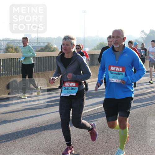 03.10.2025 - Köhlbrandbrückenlauf Lena Gebhardt http://msf.ph/oto/9070367 03.10.2025 09:24:22 Position 1 2421, 3676 meine-sportfotos.de