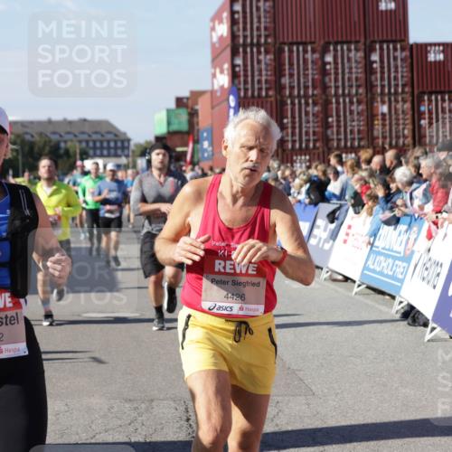 03.10.2025 - Köhlbrandbrückenlauf Jannik Wohlers http://msf.ph/oto/9070373 03.10.2025 13:14:26 Ziel 4400, 4426, 4437, 4569, 4776, 4888, 5132, 5282, 5782, 5805, 5902, 5903, 6012, 6327, 6418, 6512 meine-sportfotos.de