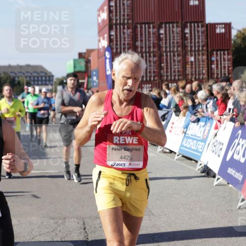 03.10.2025 - Köhlbrandbrückenlauf Jannik Wohlers http://msf.ph/oto/9070377 03.10.2025 13:14:26 Ziel 4400, 4426, 4437, 4569, 4776, 4888, 5132, 5282, 5782, 5805, 5902, 5903, 6012, 6327, 6418, 6512 meine-sportfotos.de