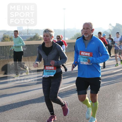 03.10.2025 - Köhlbrandbrückenlauf Lena Gebhardt http://msf.ph/oto/9070378 03.10.2025 09:24:22 Position 1 2421, 3676 meine-sportfotos.de