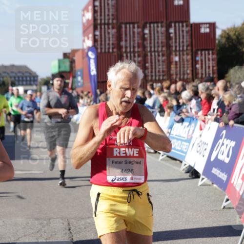 03.10.2025 - Köhlbrandbrückenlauf Jannik Wohlers http://msf.ph/oto/9070385 03.10.2025 13:14:26 Ziel 4400, 4426, 4437, 4569, 4776, 4888, 5132, 5282, 5782, 5805, 5902, 5903, 6012, 6327, 6418, 6512 meine-sportfotos.de