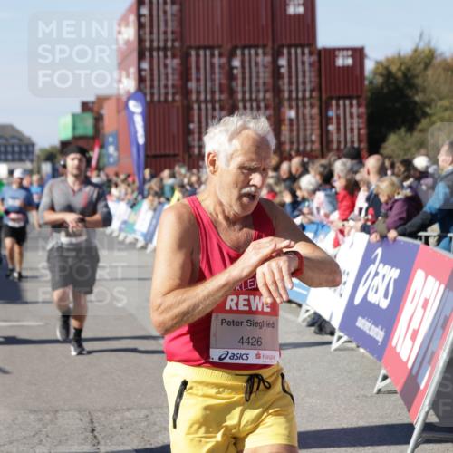 03.10.2025 - Köhlbrandbrückenlauf Jannik Wohlers http://msf.ph/oto/9070395 03.10.2025 13:14:26 Ziel 4400, 4426, 4437, 4569, 4776, 4888, 5132, 5282, 5782, 5805, 5902, 5903, 6012, 6327, 6418, 6512 meine-sportfotos.de