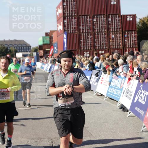 03.10.2025 - Köhlbrandbrückenlauf Jannik Wohlers http://msf.ph/oto/9070402 03.10.2025 13:14:28 Ziel 4259, 4400, 4426, 4776, 5132, 5282, 5782, 5805, 5902, 5903, 6012, 6512 meine-sportfotos.de