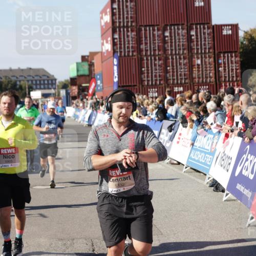 03.10.2025 - Köhlbrandbrückenlauf Jannik Wohlers http://msf.ph/oto/9070405 03.10.2025 13:14:28 Ziel 4259, 4400, 4426, 4776, 5132, 5282, 5782, 5805, 5902, 5903, 6012, 6512 meine-sportfotos.de
