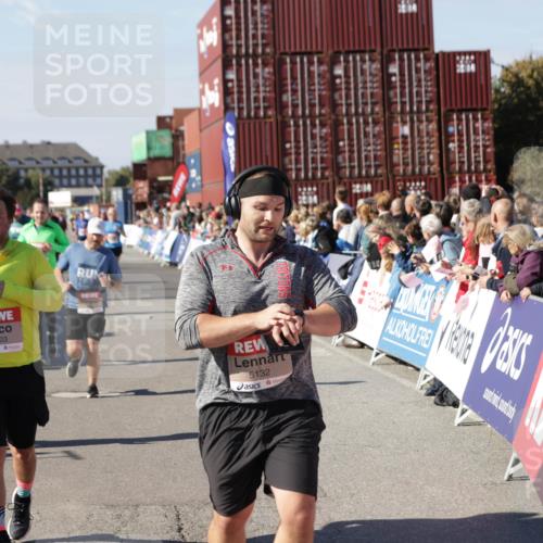 03.10.2025 - Köhlbrandbrückenlauf Jannik Wohlers http://msf.ph/oto/9070410 03.10.2025 13:14:28 Ziel 4259, 4400, 4426, 4776, 5132, 5282, 5782, 5805, 5902, 5903, 6012, 6512 meine-sportfotos.de