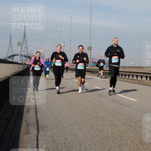 03.10.2025 - Köhlbrandbrückenlauf Fabian Wolf http://msf.ph/oto/9070414 03.10.2025 10:12:32 Position 3 2838 meine-sportfotos.de