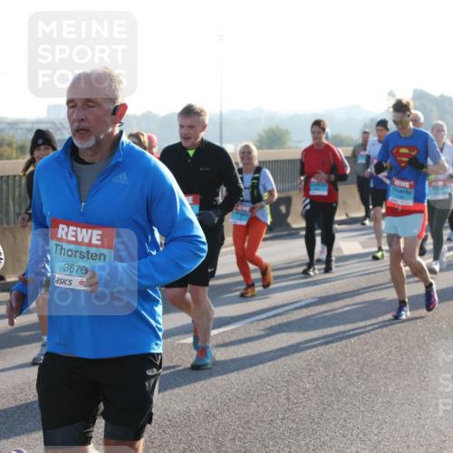 03.10.2025 - Köhlbrandbrückenlauf Lena Gebhardt http://msf.ph/oto/9070417 03.10.2025 09:24:23 Position 1 2421, 3676 meine-sportfotos.de