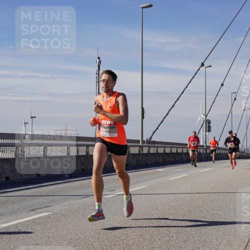 03.10.2025 - Köhlbrandbrückenlauf Michael Burmester http://msf.ph/oto/9070421 03.10.2025 12:34:28 Position 2 4019 meine-sportfotos.de