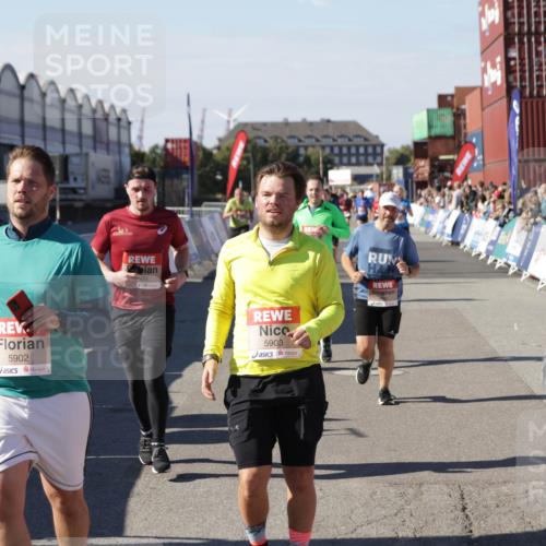 03.10.2025 - Köhlbrandbrückenlauf Jannik Wohlers http://msf.ph/oto/9070422 03.10.2025 13:14:29 Ziel 4259, 4400, 4426, 4509, 5132, 5282, 5782, 5805, 5902, 5903, 6012, 6512 meine-sportfotos.de
