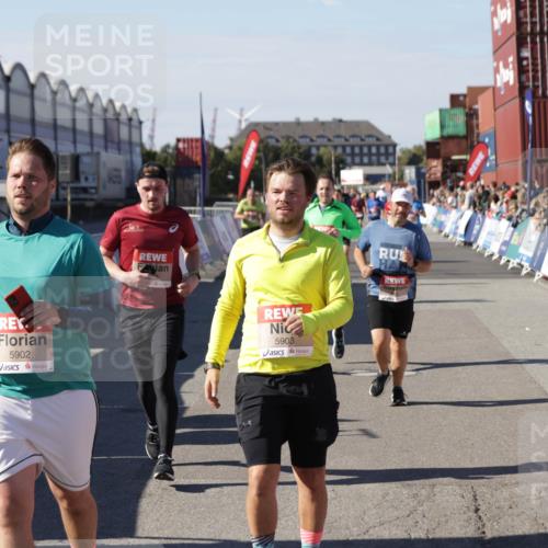 03.10.2025 - Köhlbrandbrückenlauf Jannik Wohlers http://msf.ph/oto/9070427 03.10.2025 13:14:29 Ziel 4259, 4400, 4426, 4509, 5132, 5282, 5782, 5805, 5902, 5903, 6012, 6512 meine-sportfotos.de