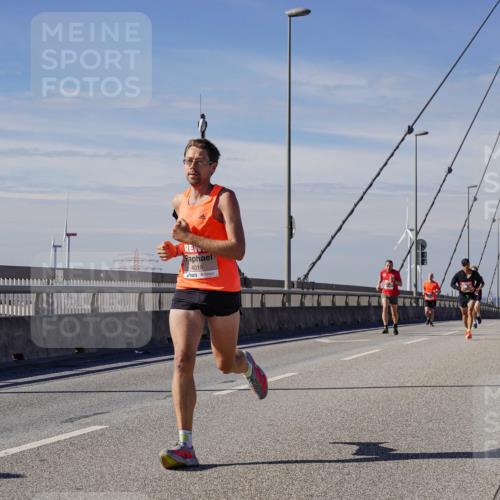 03.10.2025 - Köhlbrandbrückenlauf Michael Burmester http://msf.ph/oto/9070428 03.10.2025 12:34:28 Position 2 4019 meine-sportfotos.de
