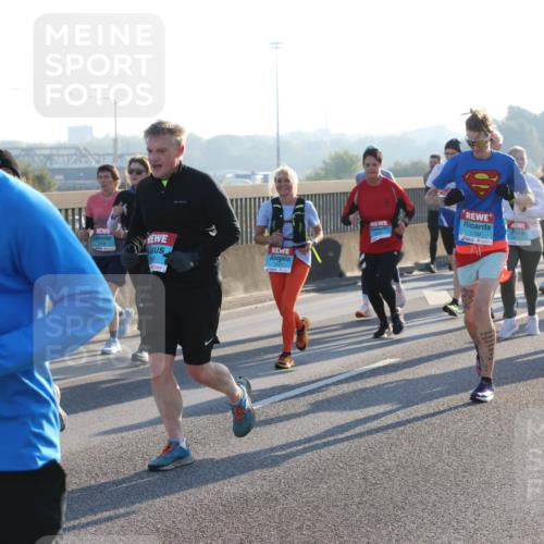03.10.2025 - Köhlbrandbrückenlauf Lena Gebhardt http://msf.ph/oto/9070429 03.10.2025 09:24:23 Position 1 3676, 1709 meine-sportfotos.de
