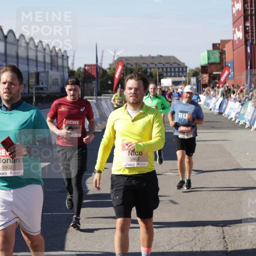 03.10.2025 - Köhlbrandbrückenlauf Jannik Wohlers http://msf.ph/oto/9070430 03.10.2025 13:14:29 Ziel 4259, 4400, 4426, 4509, 5132, 5282, 5782, 5805, 5902, 5903, 6012, 6512 meine-sportfotos.de