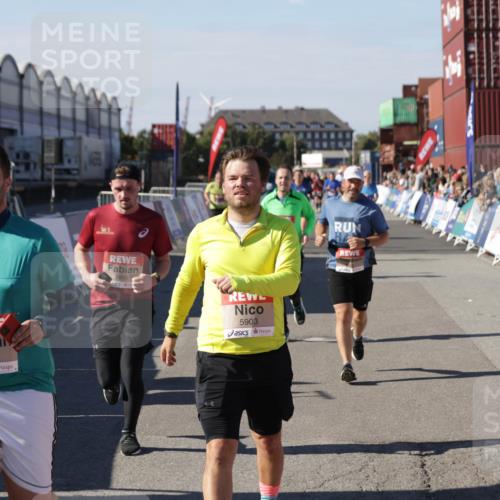 03.10.2025 - Köhlbrandbrückenlauf Jannik Wohlers http://msf.ph/oto/9070436 03.10.2025 13:14:29 Ziel 4259, 4400, 4426, 4509, 5132, 5282, 5782, 5805, 5902, 5903, 6012, 6512 meine-sportfotos.de