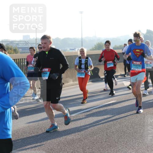 03.10.2025 - Köhlbrandbrückenlauf Lena Gebhardt http://msf.ph/oto/9070438 03.10.2025 09:24:23 Position 1 3676, 1709 meine-sportfotos.de