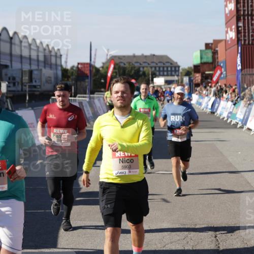 03.10.2025 - Köhlbrandbrückenlauf Jannik Wohlers http://msf.ph/oto/9070440 03.10.2025 13:14:29 Ziel 4259, 4400, 4426, 4509, 5132, 5282, 5782, 5805, 5902, 5903, 6012, 6512 meine-sportfotos.de