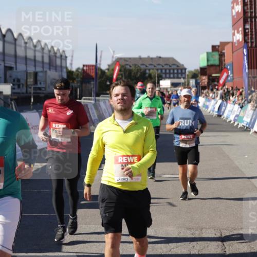 03.10.2025 - Köhlbrandbrückenlauf Jannik Wohlers http://msf.ph/oto/9070445 03.10.2025 13:14:29 Ziel 4259, 4400, 4426, 4509, 5132, 5282, 5782, 5805, 5902, 5903, 6012, 6512 meine-sportfotos.de