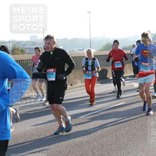 03.10.2025 - Köhlbrandbrückenlauf Lena Gebhardt http://msf.ph/oto/9070446 03.10.2025 09:24:23 Position 1 3676, 2180, 3031, 1709 meine-sportfotos.de
