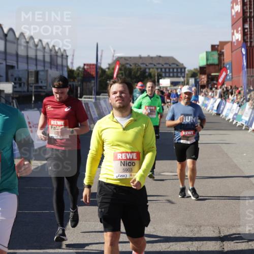 03.10.2025 - Köhlbrandbrückenlauf Jannik Wohlers http://msf.ph/oto/9070452 03.10.2025 13:14:29 Ziel 4259, 4400, 4426, 4509, 5132, 5282, 5782, 5805, 5902, 5903, 6012, 6512 meine-sportfotos.de