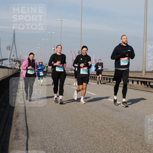 03.10.2025 - Köhlbrandbrückenlauf Fabian Wolf http://msf.ph/oto/9070465 03.10.2025 10:12:33 Position 3 2370, 3566, 2838 meine-sportfotos.de