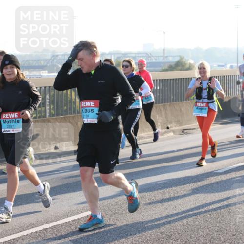 03.10.2025 - Köhlbrandbrückenlauf Lena Gebhardt http://msf.ph/oto/9070474 03.10.2025 09:24:24 Position 1 2897, 2180, 1579, 1709 meine-sportfotos.de