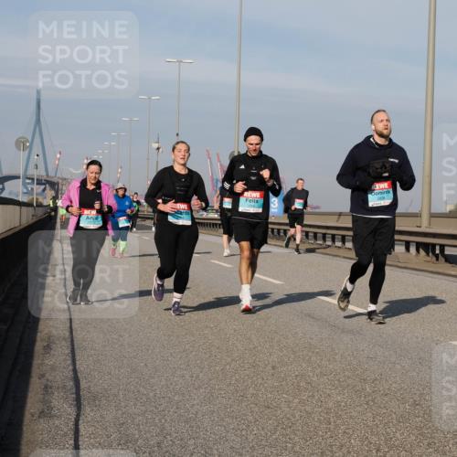03.10.2025 - Köhlbrandbrückenlauf Fabian Wolf http://msf.ph/oto/9070475 03.10.2025 10:12:33 Position 3 2370, 3, 2838 meine-sportfotos.de