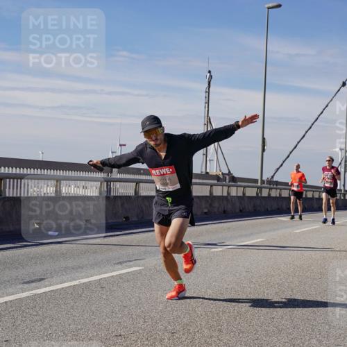 03.10.2025 - Köhlbrandbrückenlauf Michael Burmester http://msf.ph/oto/9070481 03.10.2025 12:34:32 Position 2 6804 meine-sportfotos.de