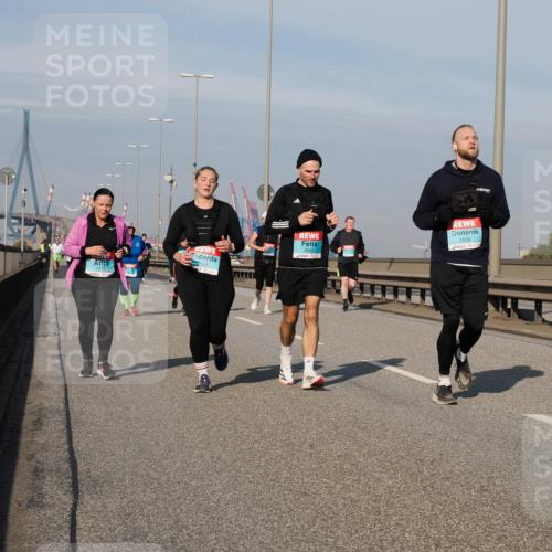 03.10.2025 - Köhlbrandbrückenlauf Fabian Wolf http://msf.ph/oto/9070490 03.10.2025 10:12:34 Position 3 2370, 3566, 3565, 2838 meine-sportfotos.de