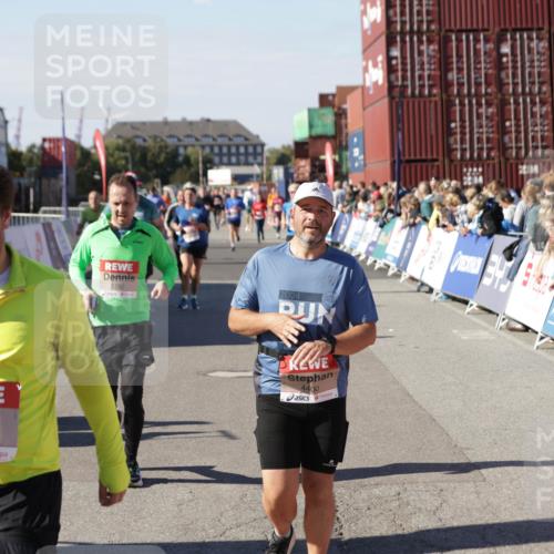 03.10.2025 - Köhlbrandbrückenlauf Jannik Wohlers http://msf.ph/oto/9070491 03.10.2025 13:14:31 Ziel 4259, 4400, 4426, 4509, 4684, 4788, 5132, 5249, 5782, 5805, 5902, 5903, 6012, 6512 meine-sportfotos.de