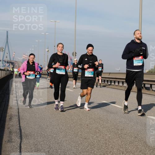 03.10.2025 - Köhlbrandbrückenlauf Fabian Wolf http://msf.ph/oto/9070498 03.10.2025 10:12:34 Position 3 2370, 3566, 3565, 2838 meine-sportfotos.de