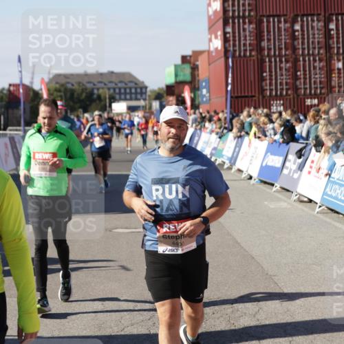 03.10.2025 - Köhlbrandbrückenlauf Jannik Wohlers http://msf.ph/oto/9070500 03.10.2025 13:14:31 Ziel 4259, 4400, 4426, 4509, 4684, 4788, 5132, 5249, 5782, 5805, 5902, 5903, 6012, 6512 meine-sportfotos.de