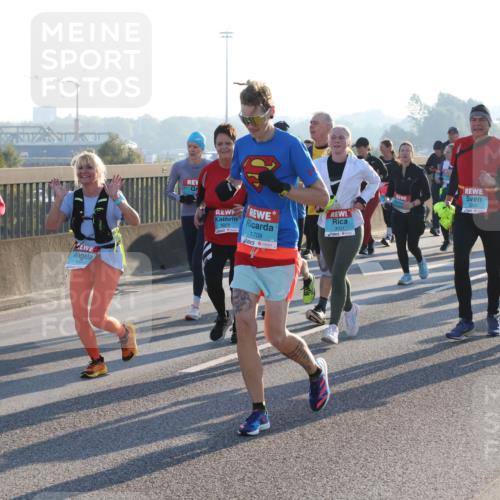 03.10.2025 - Köhlbrandbrückenlauf Lena Gebhardt http://msf.ph/oto/9070509 03.10.2025 09:24:24 Position 1 1579, 3029, 1709, 3031, 3030, 2287 meine-sportfotos.de