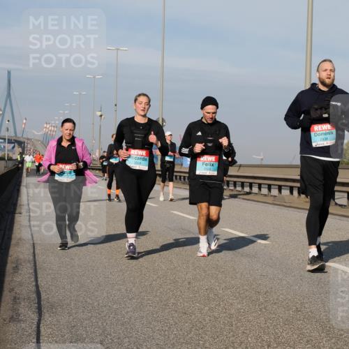 03.10.2025 - Köhlbrandbrückenlauf Fabian Wolf http://msf.ph/oto/9070515 03.10.2025 10:12:34 Position 3 3566, 3565, 2838 meine-sportfotos.de