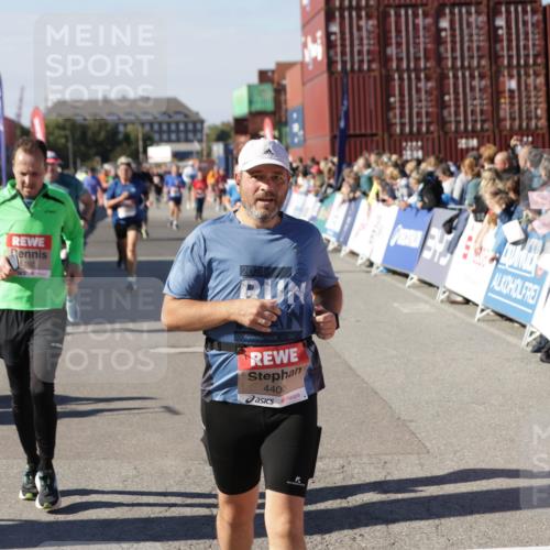 03.10.2025 - Köhlbrandbrückenlauf Jannik Wohlers http://msf.ph/oto/9070519 03.10.2025 13:14:31 Ziel 4259, 4400, 4426, 4509, 4684, 4788, 5132, 5249, 5782, 5805, 5902, 5903, 6012, 6512 meine-sportfotos.de