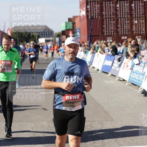 03.10.2025 - Köhlbrandbrückenlauf Jannik Wohlers http://msf.ph/oto/9070522 03.10.2025 13:14:31 Ziel 4259, 4400, 4426, 4509, 4684, 4788, 5132, 5249, 5782, 5805, 5902, 5903, 6012, 6512 meine-sportfotos.de