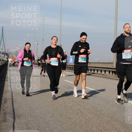 03.10.2025 - Köhlbrandbrückenlauf Fabian Wolf http://msf.ph/oto/9070523 03.10.2025 10:12:34 Position 3 2370, 3566, 3, 3565, 2838 meine-sportfotos.de