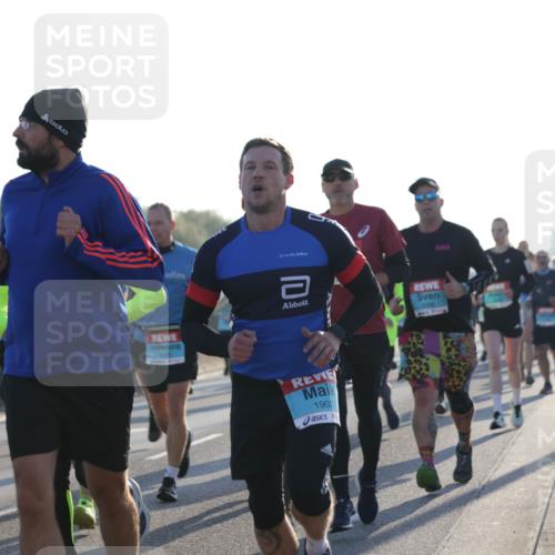 03.10.2025 - Köhlbrandbrückenlauf Jannik Wohlers http://msf.ph/oto/9070524 03.10.2025 09:17:36 Position 3 2950, 190 meine-sportfotos.de