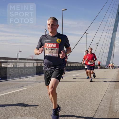 03.10.2025 - Köhlbrandbrückenlauf Michael Burmester http://msf.ph/oto/9070528 03.10.2025 12:34:34 Position 2 5786 meine-sportfotos.de