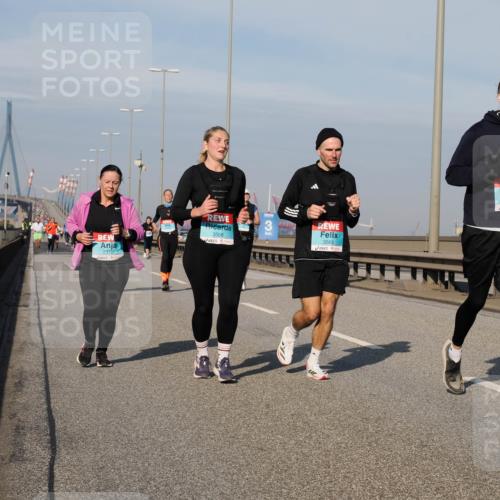 03.10.2025 - Köhlbrandbrückenlauf Fabian Wolf http://msf.ph/oto/9070532 03.10.2025 10:12:35 Position 3 2370, 3566, 3, 3565, 2838 meine-sportfotos.de