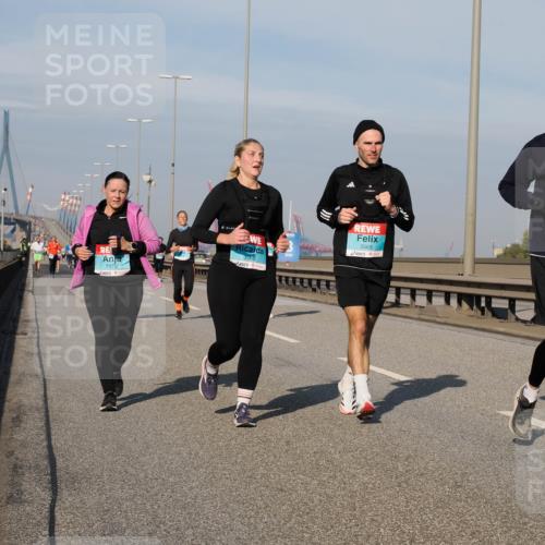 03.10.2025 - Köhlbrandbrückenlauf Fabian Wolf http://msf.ph/oto/9070538 03.10.2025 10:12:35 Position 3 2370, 3566, 3565, 2838 meine-sportfotos.de