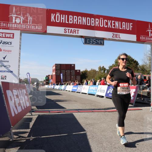 03.10.2025 - Köhlbrandbrückenlauf Lena Gebhardt http://msf.ph/oto/9070541 03.10.2025 13:35:45 Ziel 5680, 6079, 6396, 6508 meine-sportfotos.de