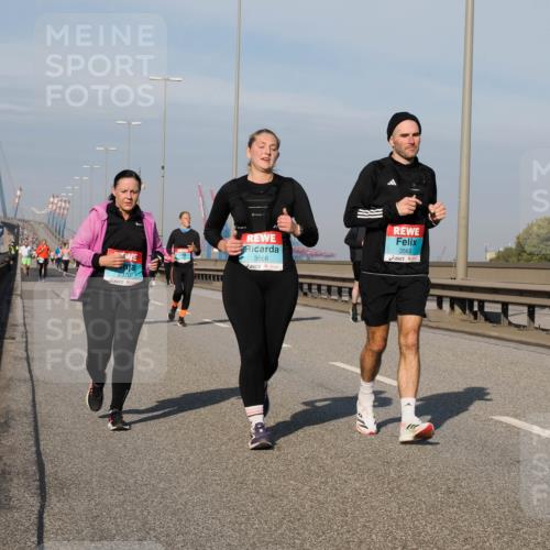 03.10.2025 - Köhlbrandbrückenlauf Fabian Wolf http://msf.ph/oto/9070554 03.10.2025 10:12:35 Position 3 2370, 3566, 3565, 2838 meine-sportfotos.de