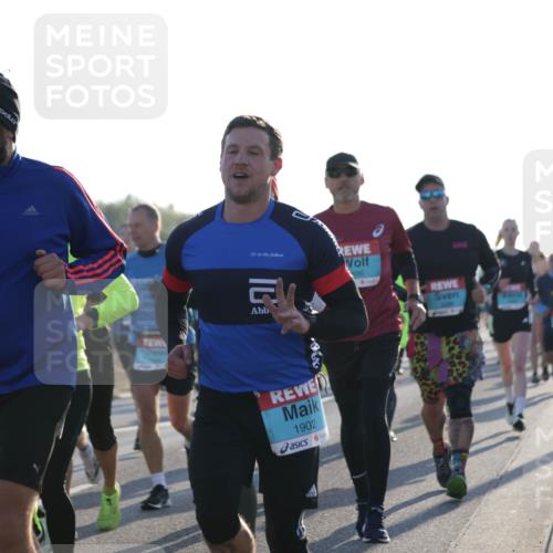 03.10.2025 - Köhlbrandbrückenlauf Jannik Wohlers http://msf.ph/oto/9070556 03.10.2025 09:17:36 Position 3 96, 1902 meine-sportfotos.de