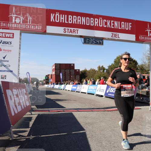 03.10.2025 - Köhlbrandbrückenlauf Lena Gebhardt http://msf.ph/oto/9070558 03.10.2025 13:35:45 Ziel 5680, 6079, 6396, 6508 meine-sportfotos.de