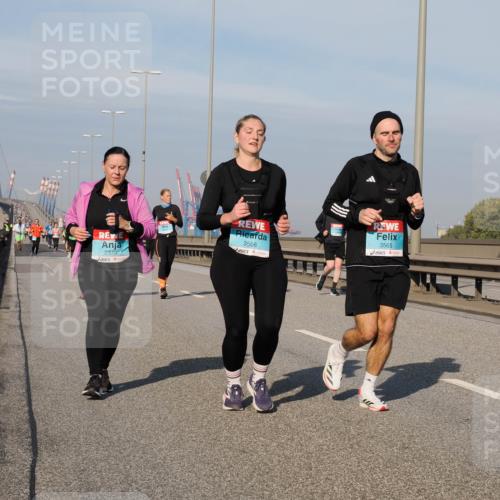 03.10.2025 - Köhlbrandbrückenlauf Fabian Wolf http://msf.ph/oto/9070562 03.10.2025 10:12:35 Position 3 2370, 3566, 3565 meine-sportfotos.de