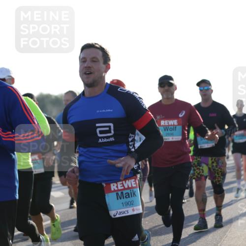 03.10.2025 - Köhlbrandbrückenlauf Jannik Wohlers http://msf.ph/oto/9070574 03.10.2025 09:17:37 Position 3 2696, 1902 meine-sportfotos.de