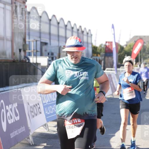 03.10.2025 - Köhlbrandbrückenlauf Jannik Wohlers http://msf.ph/oto/9070577 03.10.2025 13:14:35 Ziel 4259, 4400, 4424, 4426, 4509, 4684, 4692, 4788, 5132, 5249, 5782, 5805, 5902, 5903, 6316, 6448, 6849 meine-sportfotos.de