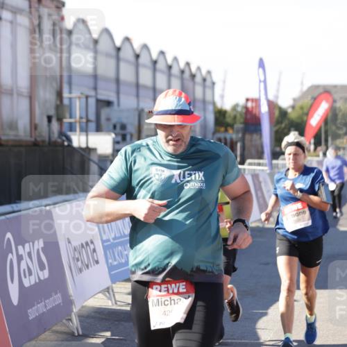 03.10.2025 - Köhlbrandbrückenlauf Jannik Wohlers http://msf.ph/oto/9070581 03.10.2025 13:14:35 Ziel 4259, 4400, 4424, 4426, 4509, 4684, 4692, 4788, 5132, 5249, 5782, 5805, 5902, 5903, 6316, 6448, 6849 meine-sportfotos.de
